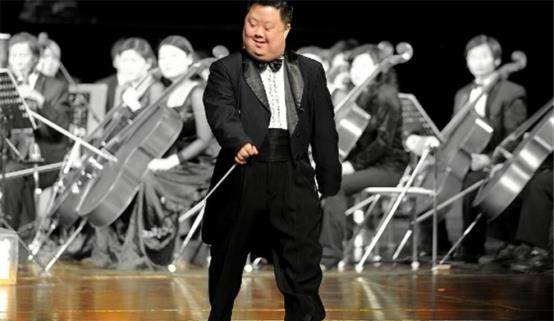 "天才"指挥家舟舟:先天弱智被捧上神坛,今失去价值