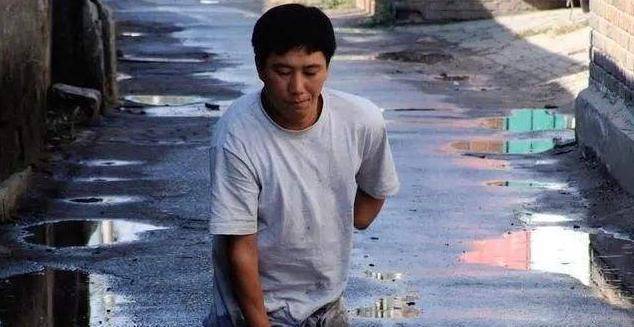 1996年,吉林小伙宋学文捡到一枚"钥匙扣",随后失去双