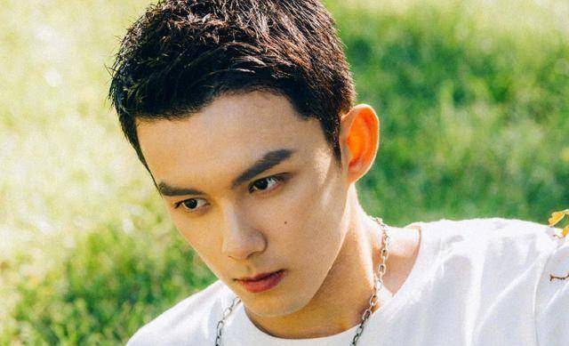 然而,现年29岁的谢昀杉如今不仅名气不如张一山,连颜值也跌至谷底.