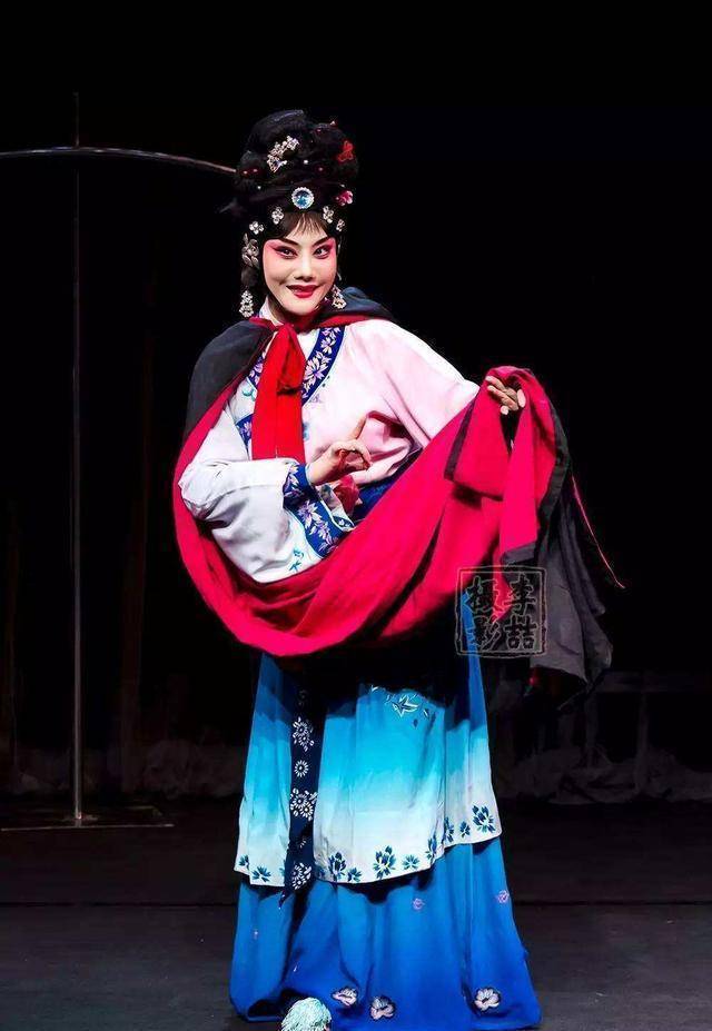 北京京剧院朱虹和张凯的《马前泼水》很不错,但是不如李晓兰版本_名家