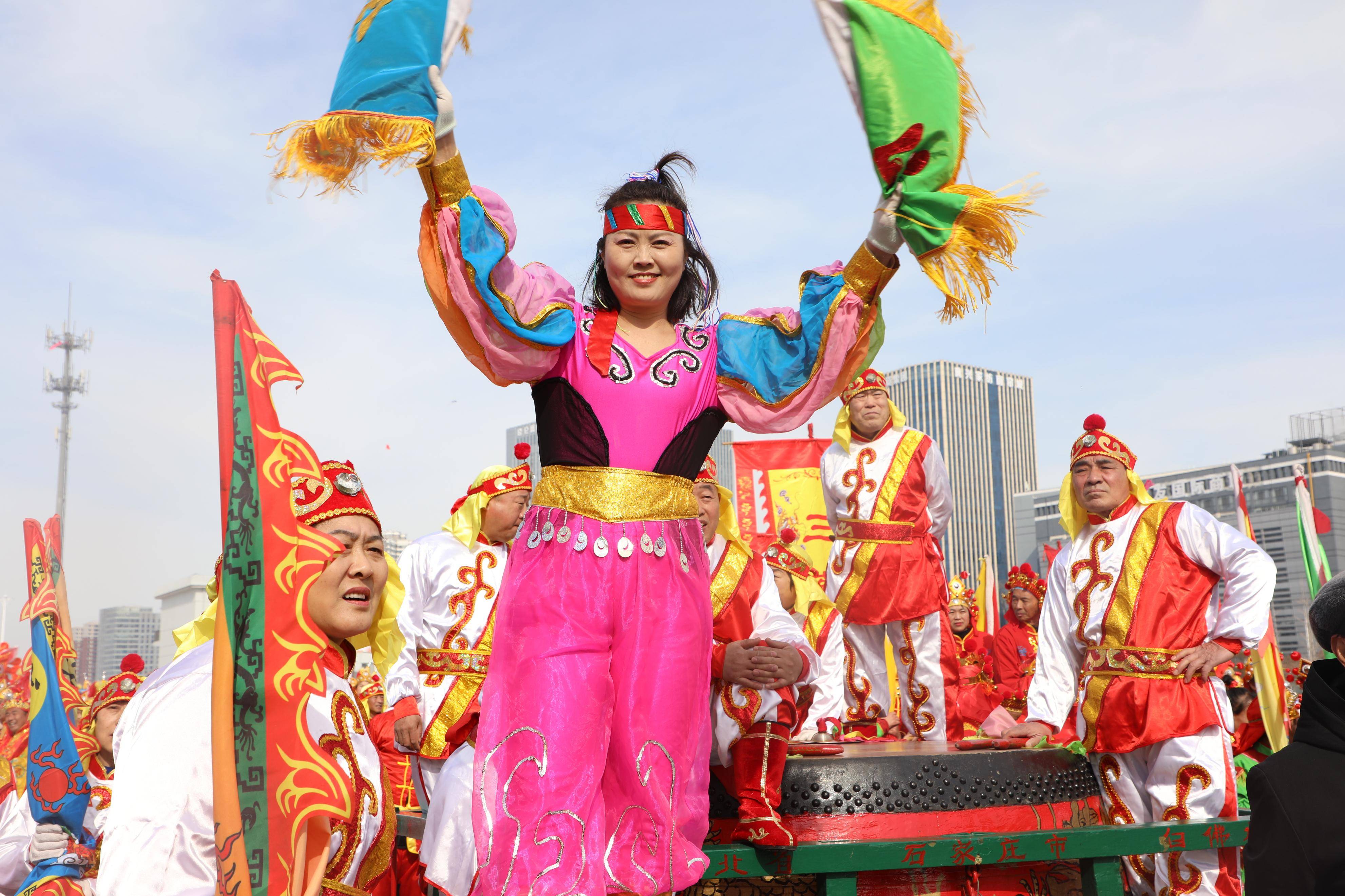 气势恢宏!全国鼓王大会展演暨石家庄第十届新春鼓王争霸赛"开战"