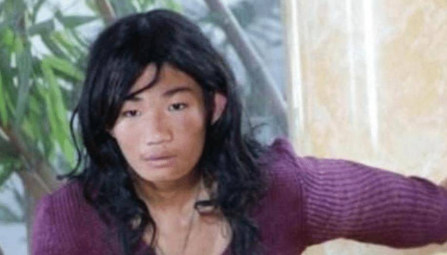 "中国第一懒人"杨锁:烧家具取暖,刨坑上厕所,23岁懒死家中_父母_生活