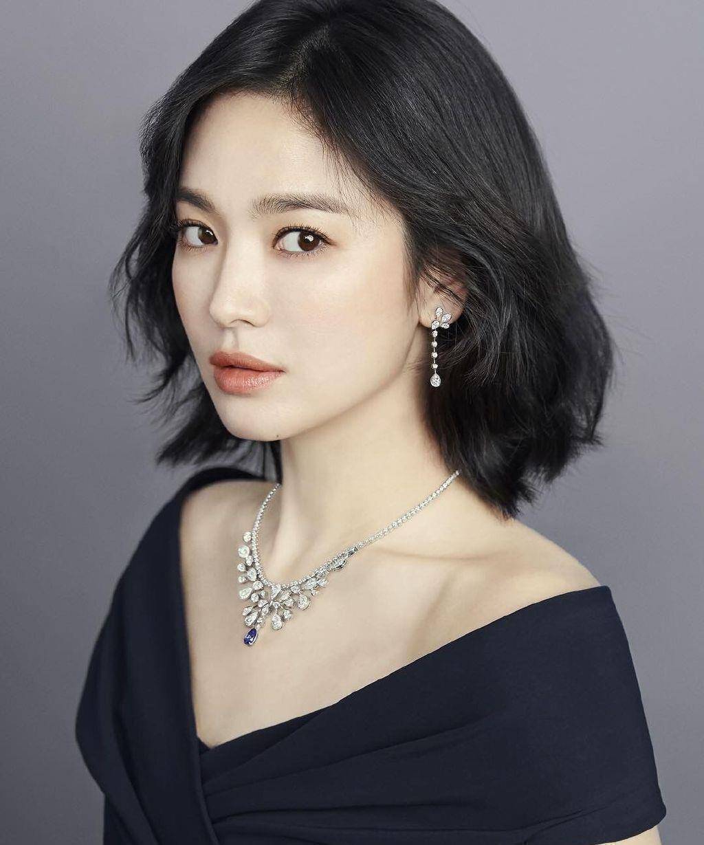 宋慧乔新剧公开预告照,身高差恋爱剧情氛围感十足,不愧是冻龄女神