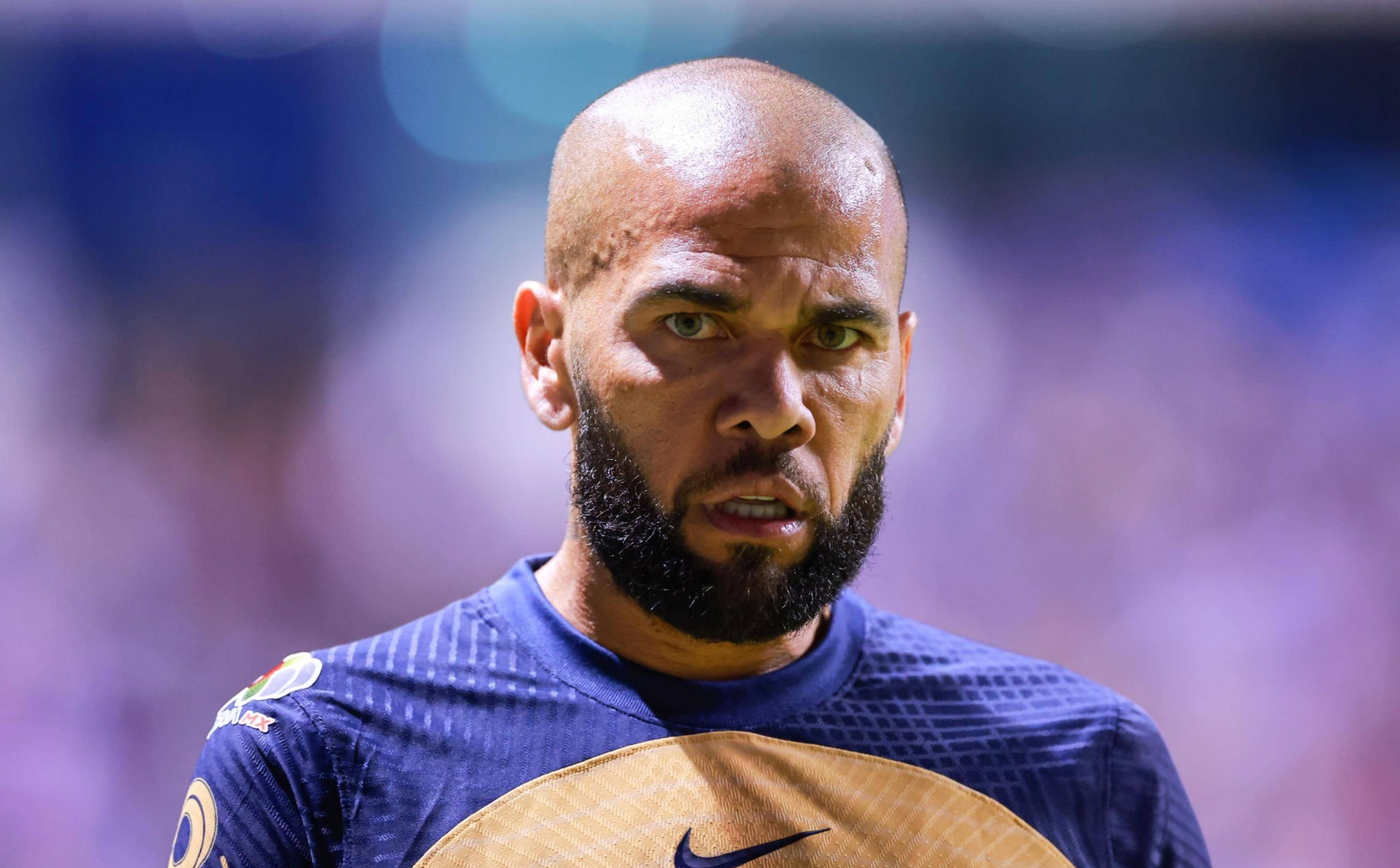 官宣!阿尔维斯入狱:被判入狱4年半,赔偿15万,48岁出狱