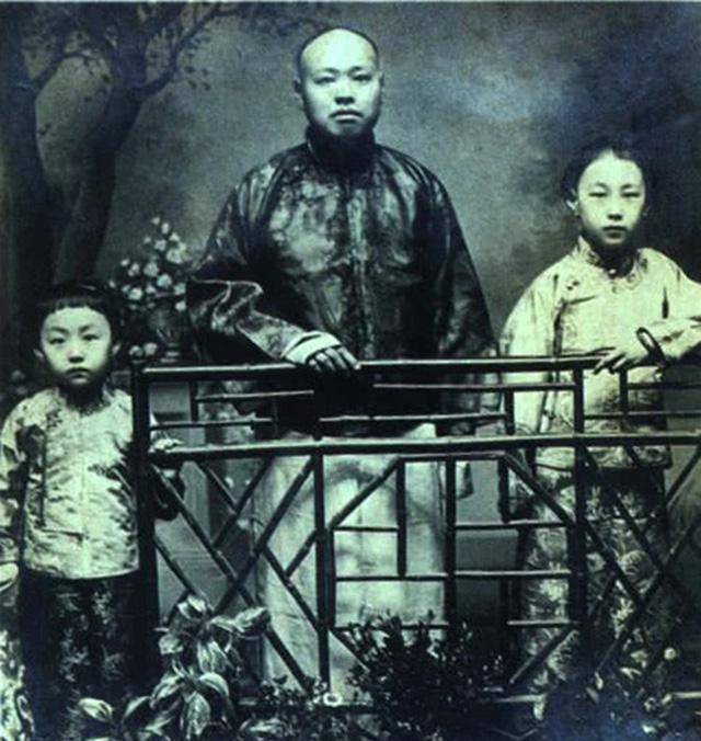 张爱玲的弟弟:出生名门却庸碌半生,一生亲情无依,更