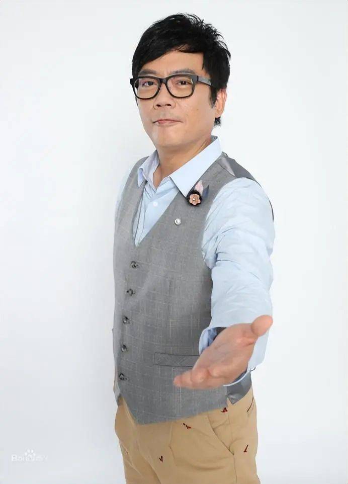 "铁肺歌后"黄绮珊:二上央视春晚,三婚三离后要活成倔强的玫瑰_歌曲