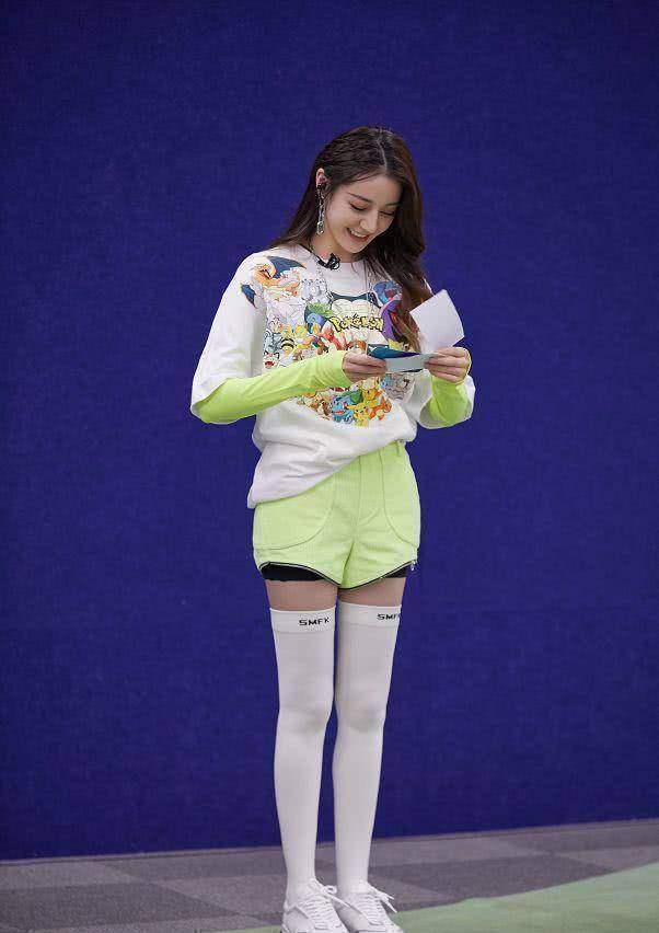 原创原来迪丽热巴才是真正的"腿精"!