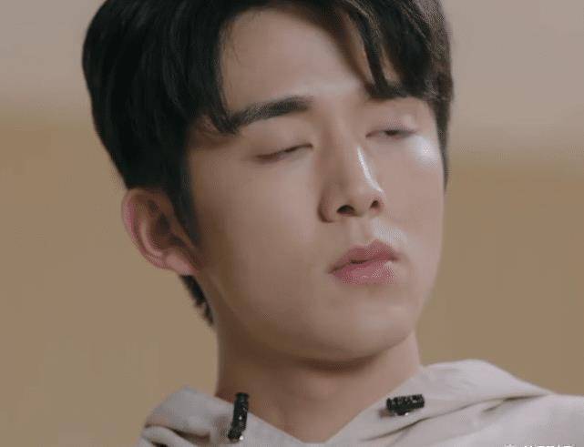 男女主跳舞,他手"搂"的位置是男友专属,张雨剑私信炸了_吴倩_张新成