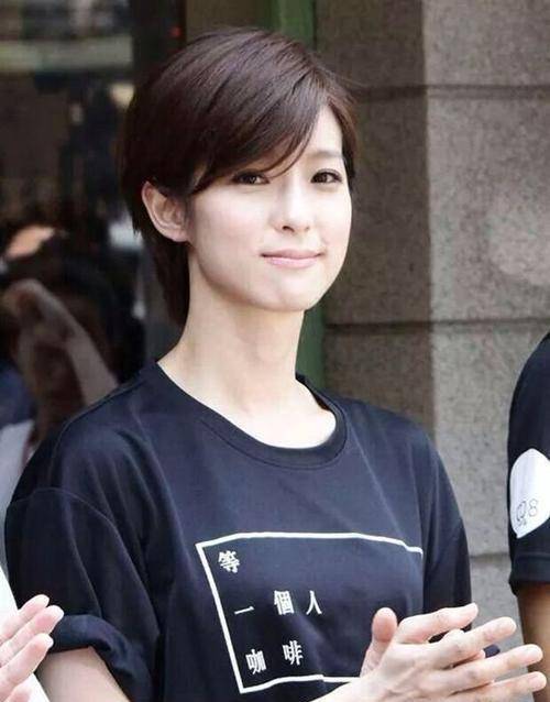 黑帮大佬的美貌女儿:有人隐姓埋名做艺人,有人父亲