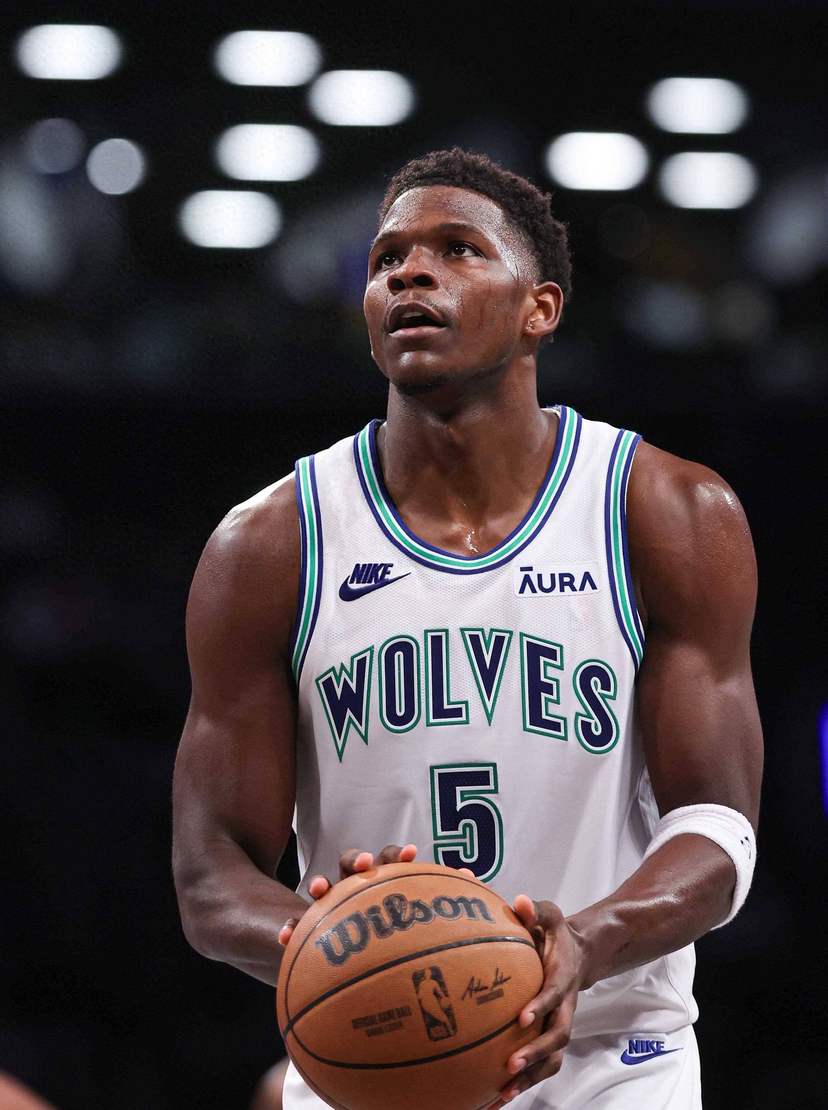 爱德华兹打满首节 8投5中轰13分3助攻_比赛_篮球_森林狼