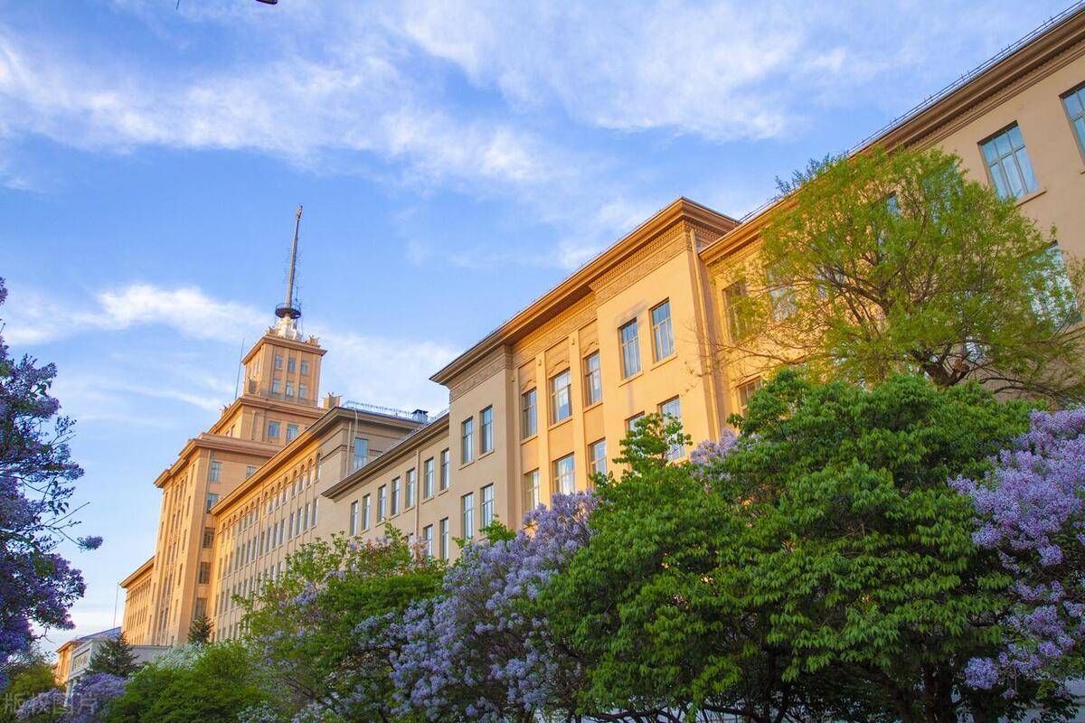 校友会2024中国二线城市大学排名,兰州大学第七_全国_职业_技术