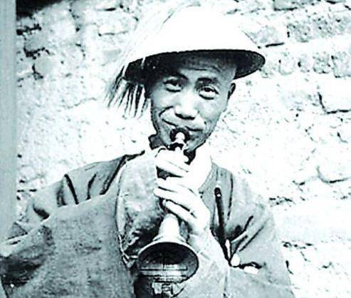 这些官船每次一来,就要吹喇叭或唢呐,发号施令,集齐民夫,折腾老百姓.