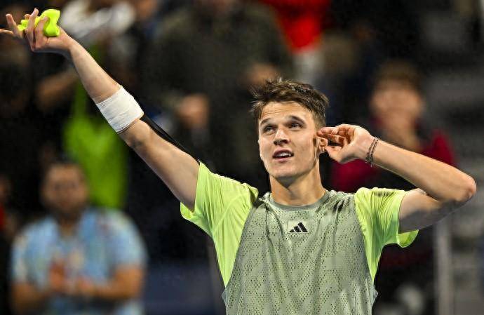 世界排名第五的俄罗斯名将卢布廖夫遭到世界排名仅第116位的捷克小