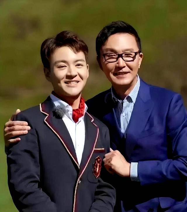 陈宝国捧儿子12年无用,却红在改名后,网友:榆木疙瘩也该开窍了_陈一诚