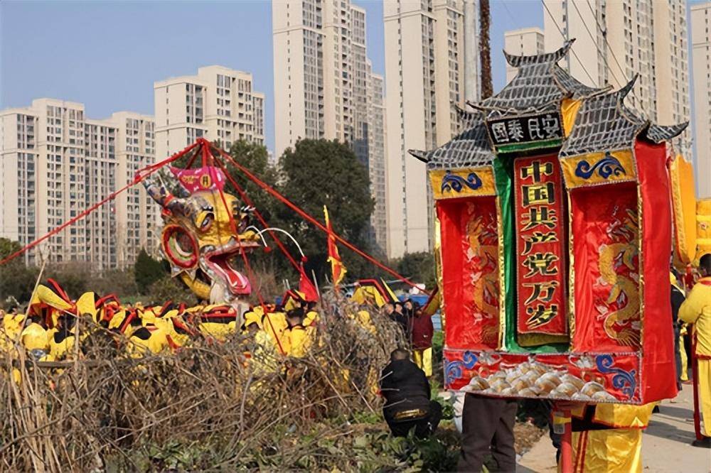 民俗闹新春,湖北鄂州市嵩山严家畈百节龙掀起舞龙热潮_文化_活动_龙的