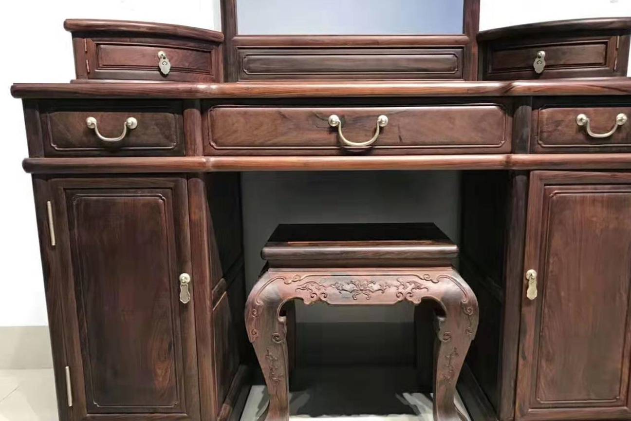 红木家具的这个操作可不是画蛇添足,是画龙点睛!_铜活_工艺_装饰