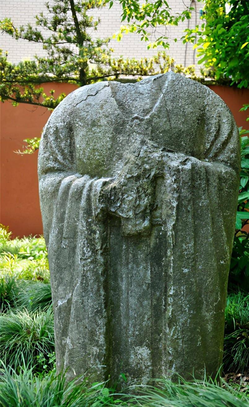 封土上打洞直达墓室,传盗出文物打包价要6亿_钱元瓘_盗墓者_杭州