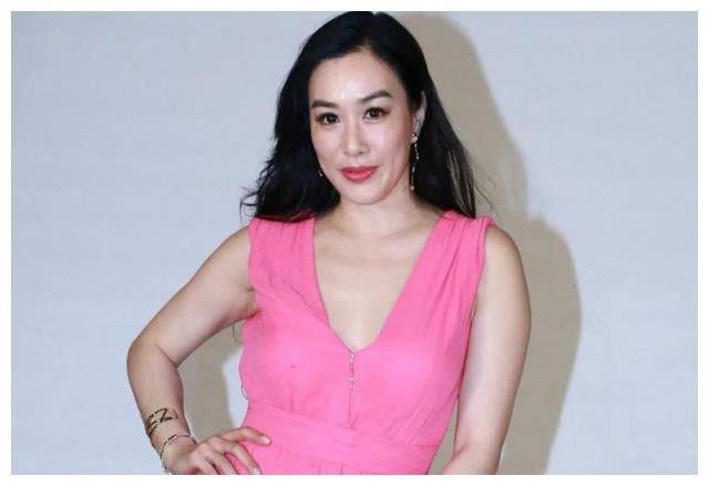 钟丽缇拼尽全力再生第四胎,究竟为何如此执着?_孩子_生育_外界
