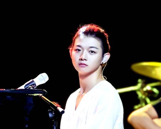 霍尊,一场情感纠纷毁掉了所有事业,他怎么能走到今天?_音乐_声音_乐器