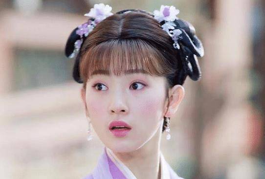 第2部就是在《双世宠妃》中饰演镜心的孙艺宁.