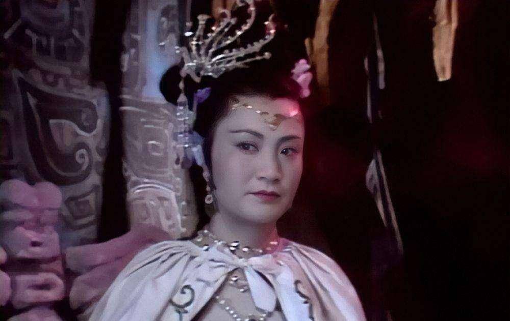 86版"白骨精"杨春霞:被导演"哄骗"出演,一生不喜自己的角色_杨洁