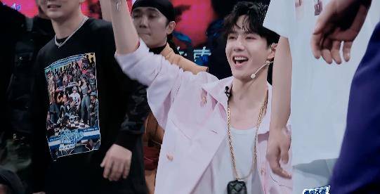 王一博故意反撩小宝,张萌追问原因,王一博:浪费他的时间_弟弟_battle