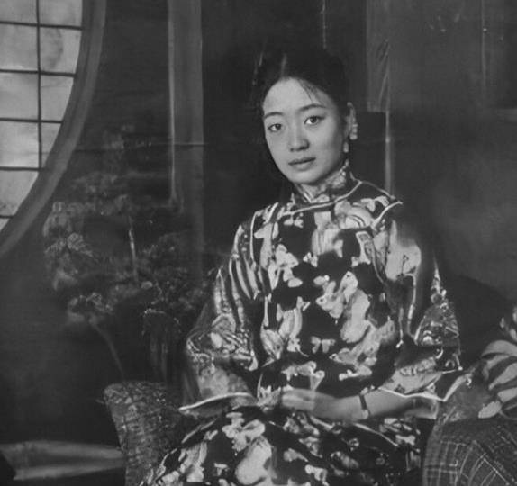 婉容的烟瘾有多大?嵯峨浩回忆:手撕火鸡,大口吞咽_溥仪_因为_时候