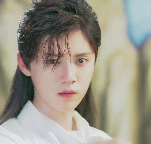 难怪鹿晗总不哈哈大笑,看到他唯一一张"大笑照",丑到判若两人_公司