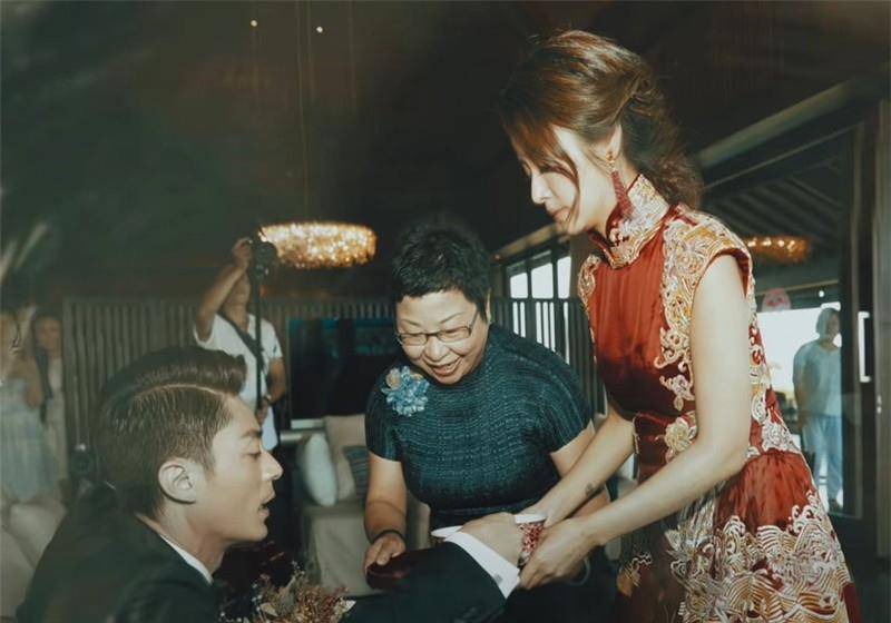 林心如霍建华女儿正脸照流出,呆萌可爱神似妈妈._照片_孩子_明星