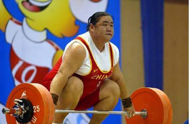 唐功红:奥运会上冒死一举,为国夺金后七窍流血,如今怎样_举重_体育