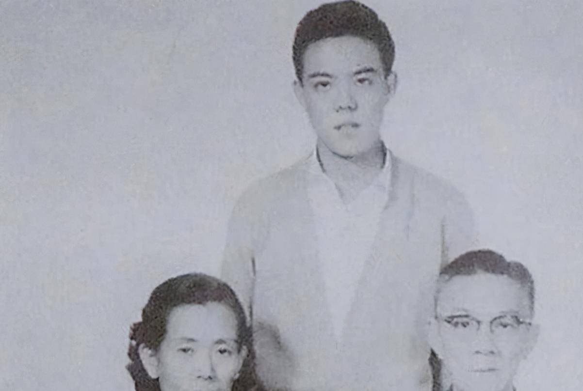 容国团:中国首位世界冠军,看着队友被侮辱毒打,宁死不告密_容勉_乒乓