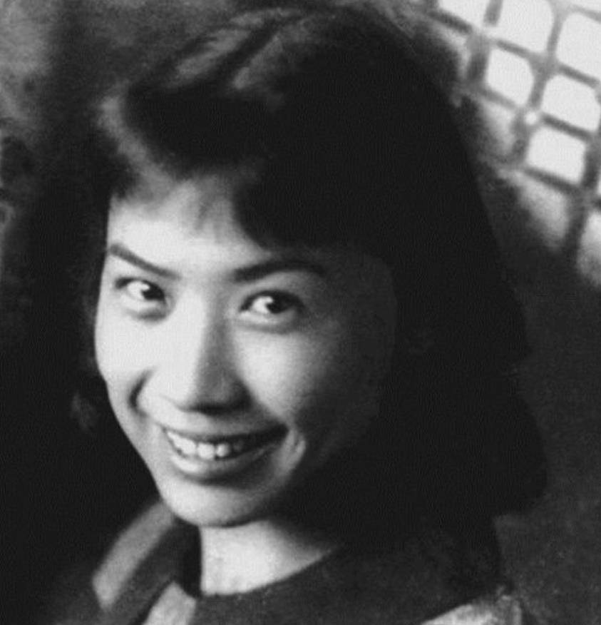 1935年,14岁的孙维世,化名为李琳,进入上海东方话剧社学习表演,她有