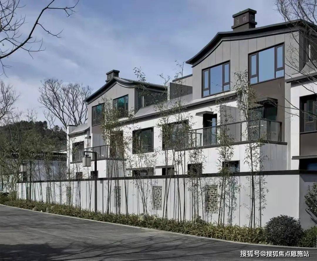 合院示范区实景图通过湖,园,巷,宅,院的融合,银城·青山湖畔携手