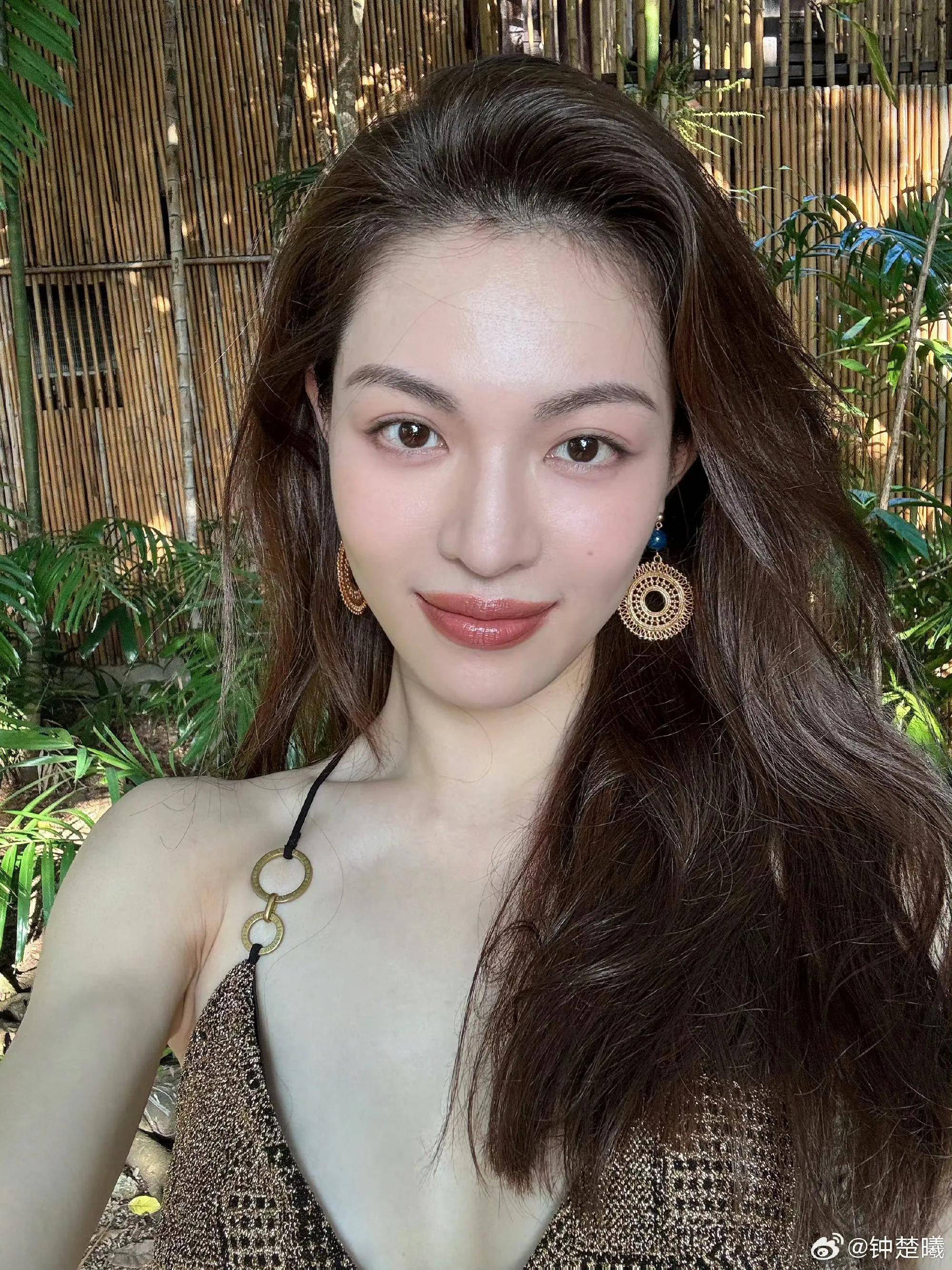 陈乔恩脸肿不对称,杨紫显老,钟楚曦春光满面_状态_旅游_网友