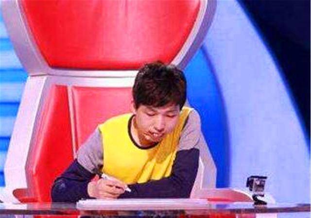 周玮_带着_父母