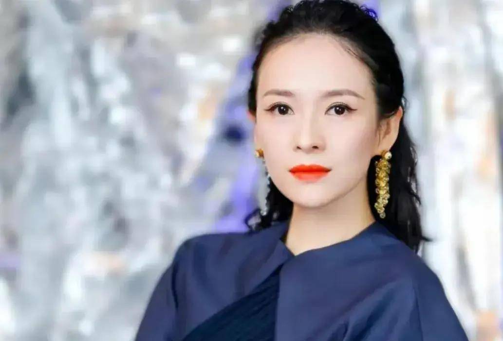 这样的章子怡,让人感受到了她作为公众人物之外