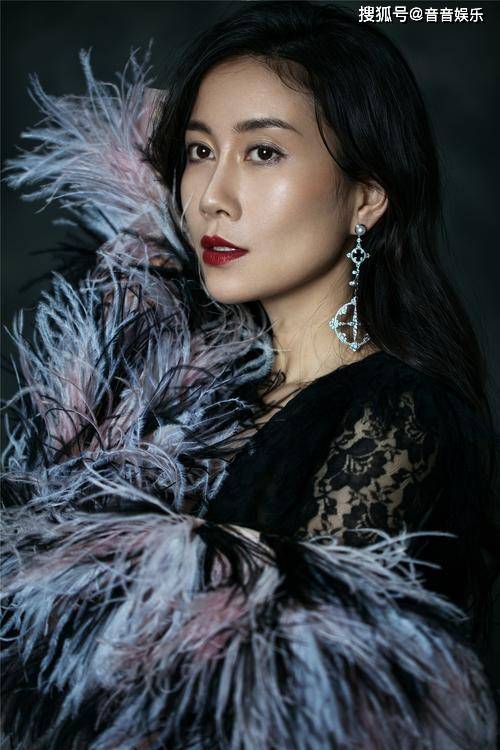温峥嵘:独特魅力的"坏女人"_角色_表演_舞台