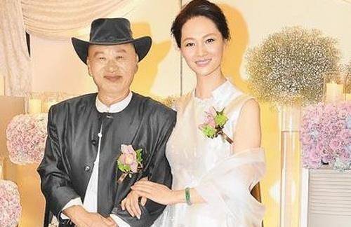 嫁给大十八岁的凌峰,八十年代青岛美女贺顺顺的婚姻之路