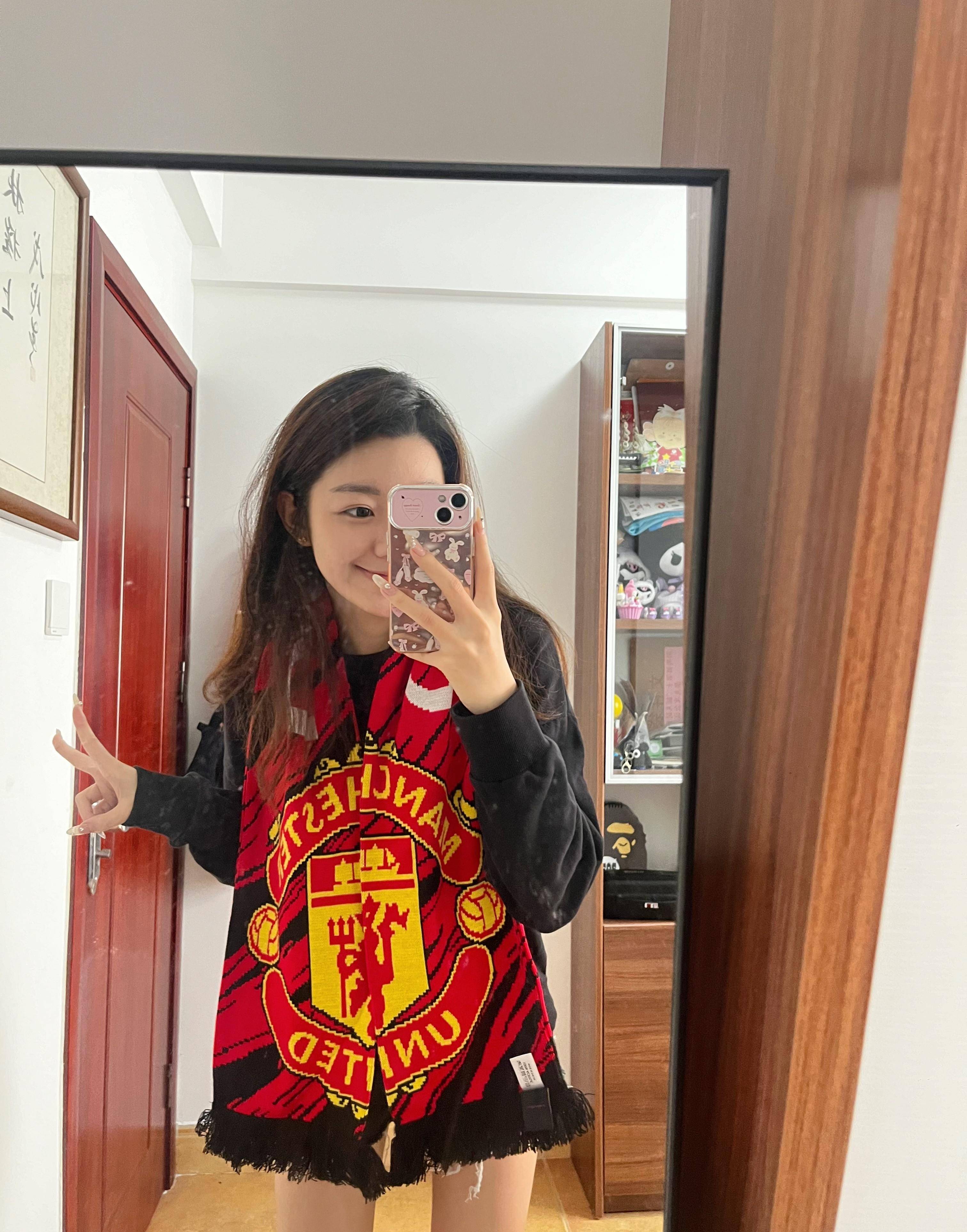 关于足球项链女生头像真人的信息 关于足球项链女生头像真人的信息《足球项链门》 足球资讯