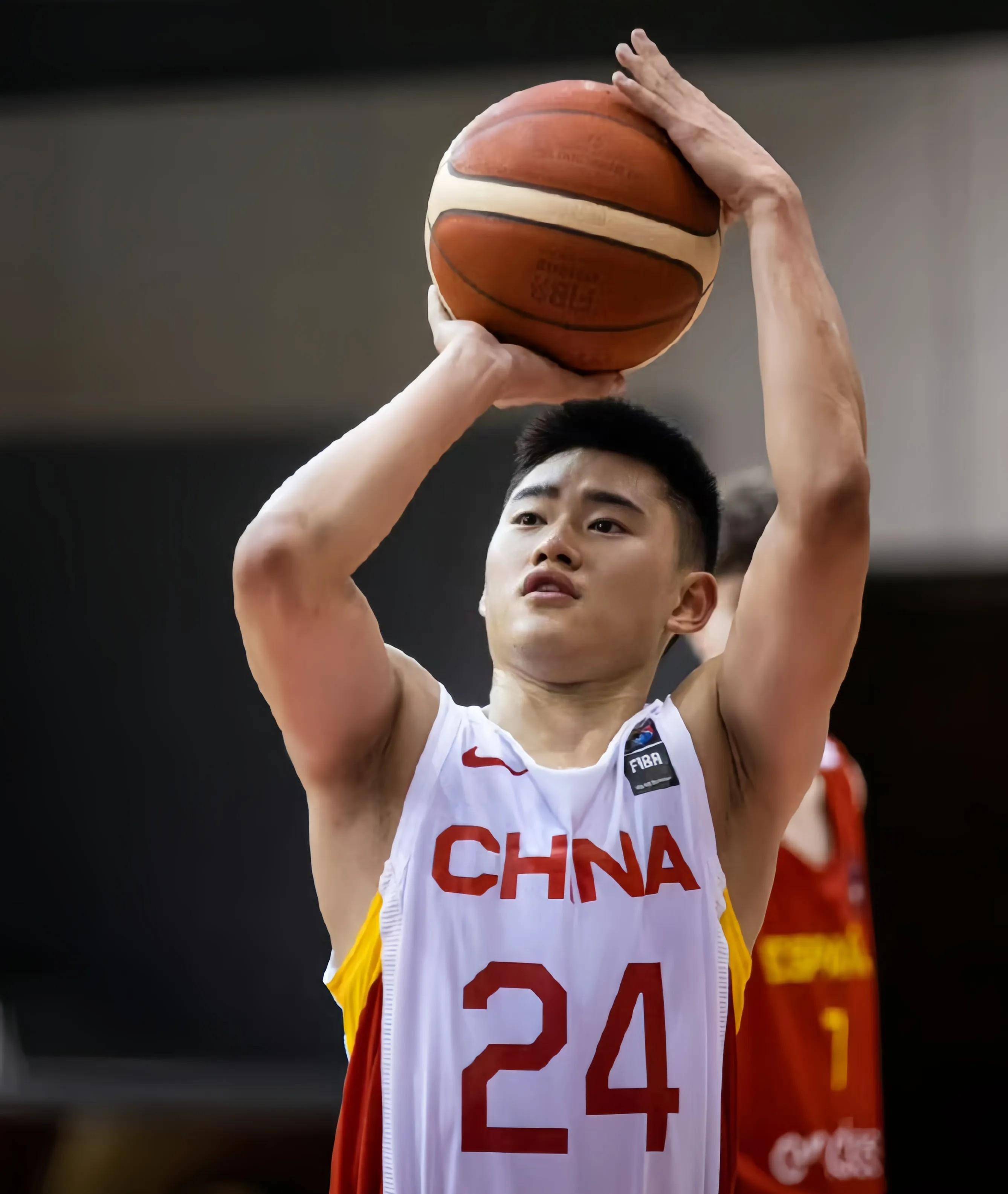 他拥有很高的篮球智商,擅长得分和组织,进攻端兼具突然投篮能力.