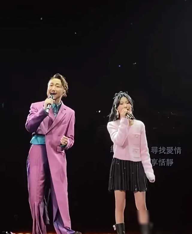 郑中基开演唱会与13岁女儿合唱,网友:原来与阿sa离婚这么久_感情_音乐