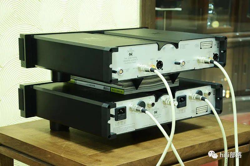 5 kg (主机) , 11 kg (分体供电)体积 (h x w x d):130 x 480 x 380