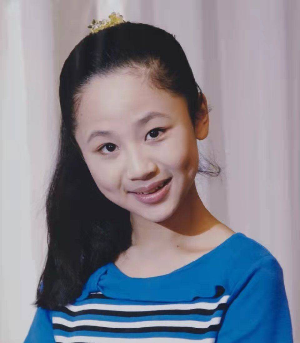 同样是童星出身,杨紫拒登央视春晚,而36岁的释小龙一直不温不火_杨紫