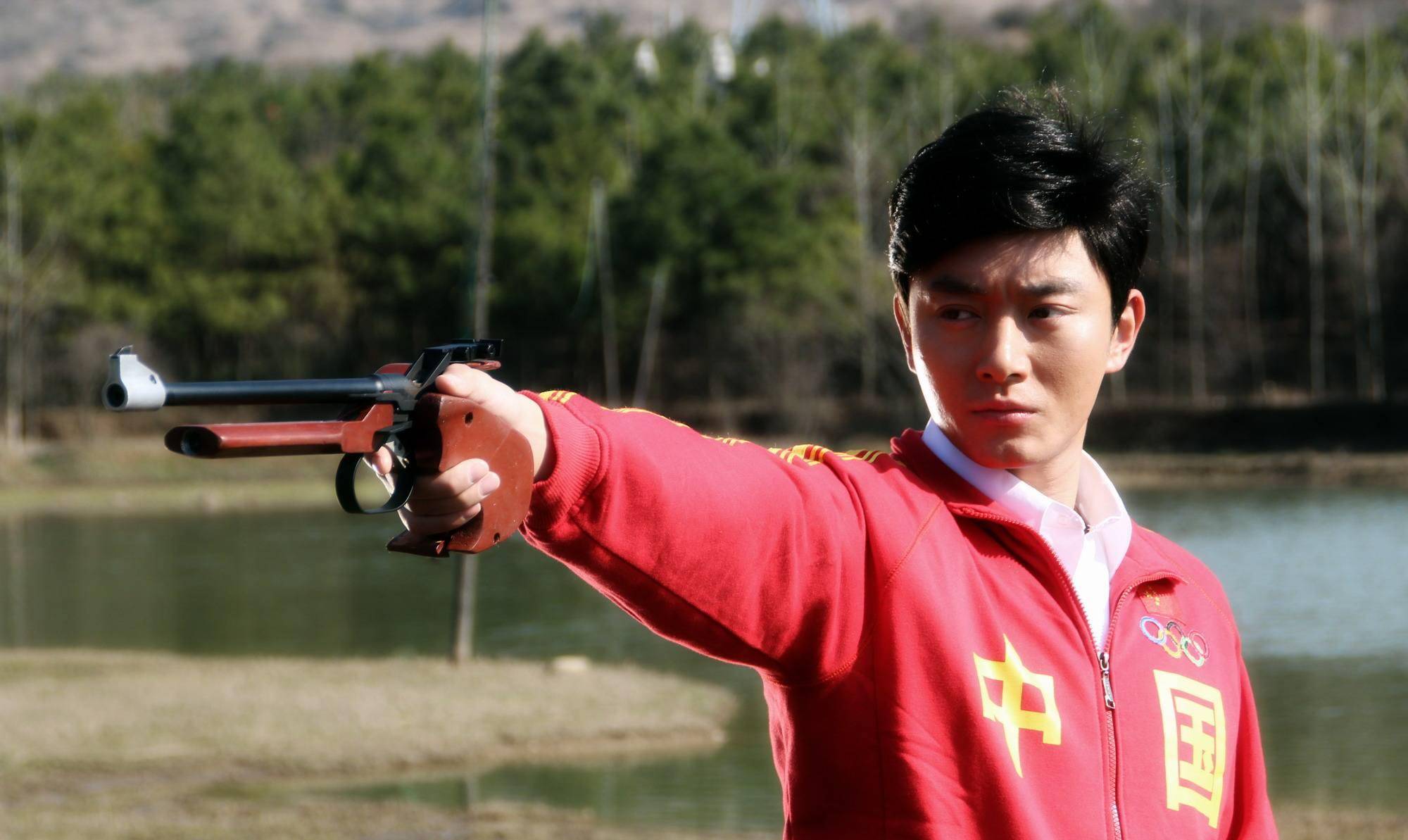 而中国奥运会历史上实现"零"的突破,就是来自于射击,许海峰作为中国