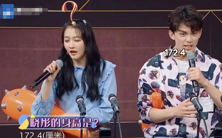 吴磊瞬间答出关晓彤身高,大张伟正疑问时,关晓彤的解围太机智了_节目