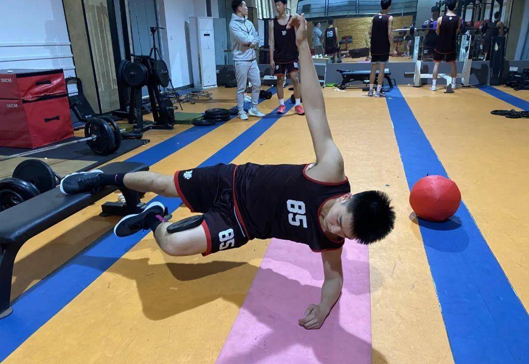 新春走基层 - 训练热辣,梦想滚烫,回浦男篮期待传奇重现_篮球_全国