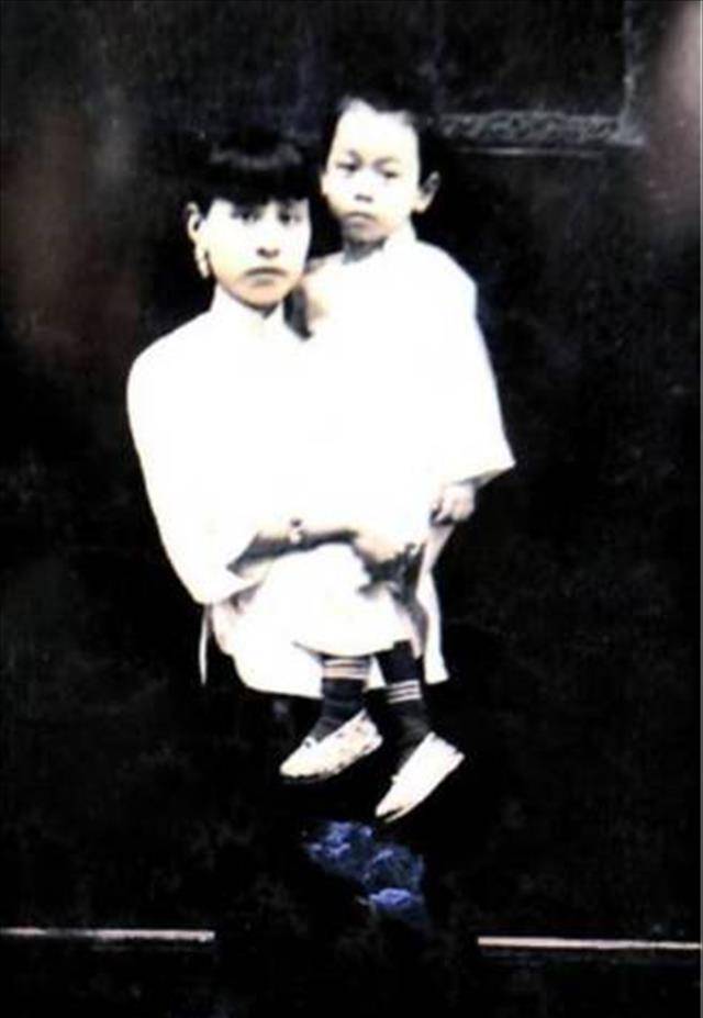 张幼仪怀孕,徐志摩让她打胎未果,却在儿子夭折后,抱着骨灰大哭_徐申如