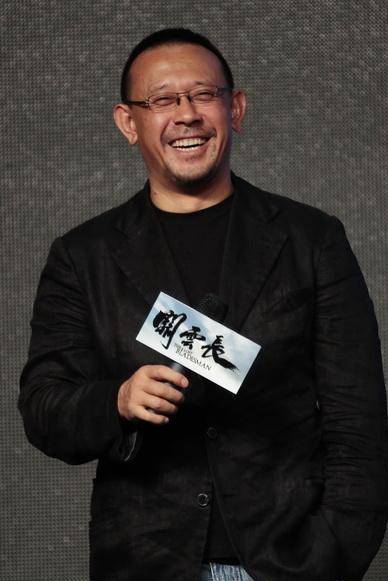 "顽主"姜文的狂野爱情,和4位时尚女爱得轰烈,却被周韵拴得死死_刘晓庆