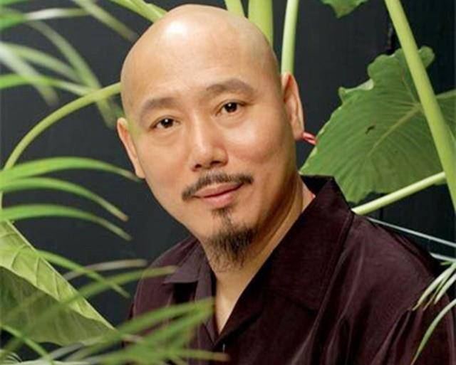 中国京剧之星史依弘,与大18岁的李成儒相爱,离婚后成兄妹_发展_戏曲