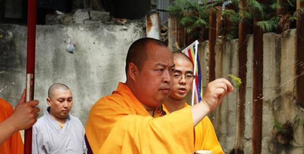 学生钟青海,辍学出家却染上恶习,抢劫杀害一老人后